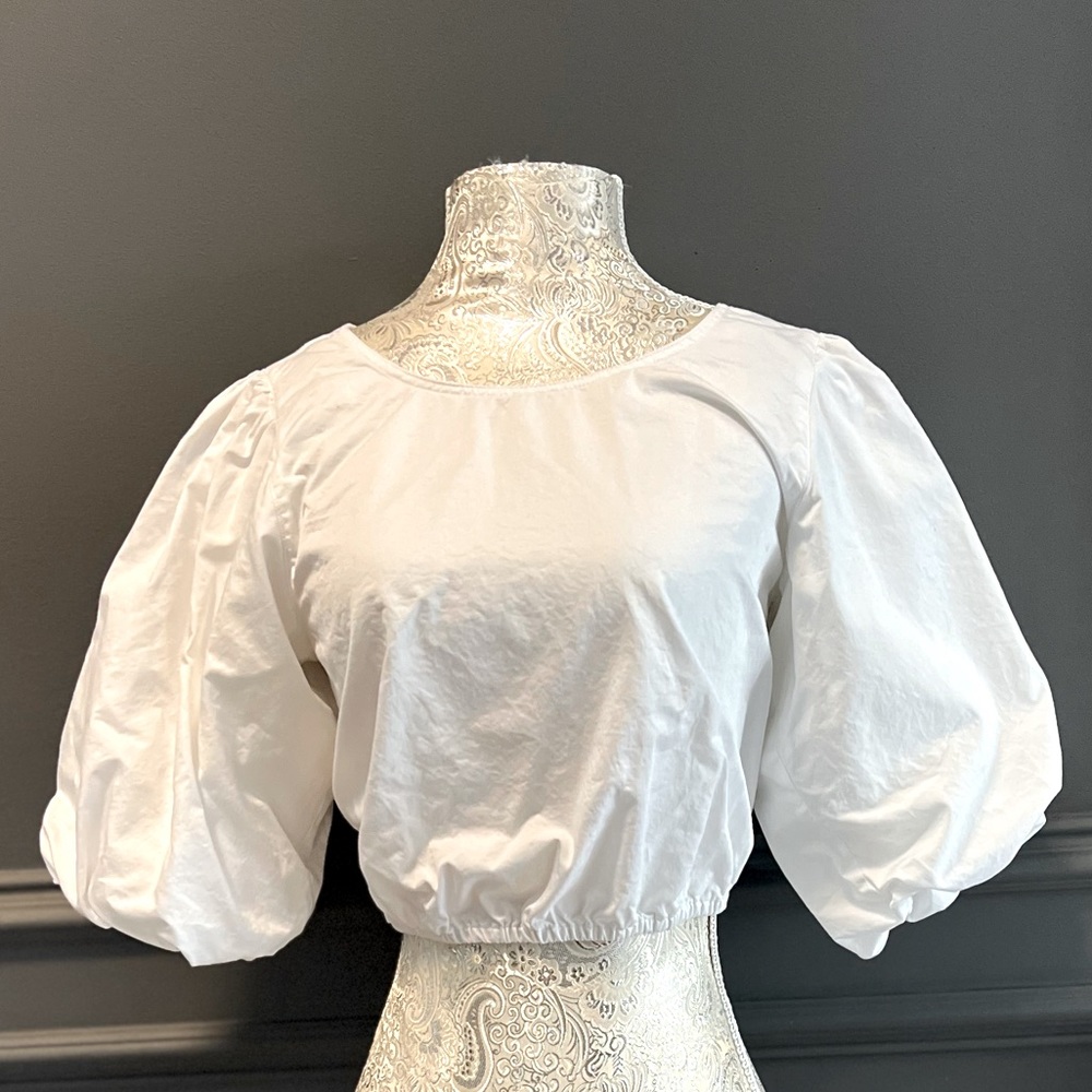 H&M white puffy sleeve shirt. Size M